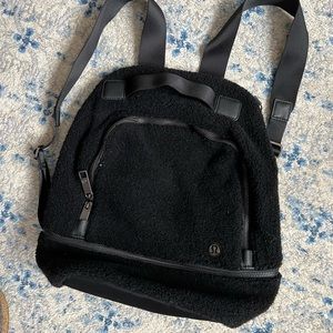 Lululemon 10L city adventurer fleece black